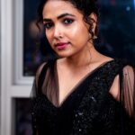 Anupama Gowda Instagram - SIIMA 2023🖤 Outfit: @kalasthreebytejaswinikranthi Designed and styled by: @tejukranthi @khushi_jagadisha Jewellery: @miabytanishq PC: @varun_mk Hilton Dubai Al Habtoor City