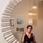 Anupama Gowda Instagram - SIIMA 2023🖤 Outfit: @kalasthreebytejaswinikranthi Designed and styled by: @tejukranthi @khushi_jagadisha Jewellery: @miabytanishq PC: @varun_mk Hilton Dubai Al Habtoor City