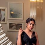 Anupama Gowda Instagram - SIIMA 2023🖤 Outfit: @kalasthreebytejaswinikranthi Designed and styled by: @tejukranthi @khushi_jagadisha Jewellery: @miabytanishq PC: @varun_mk Hilton Dubai Al Habtoor City