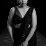 Anupama Gowda Instagram - Details 🫰🏻 Outfit: @kalasthreebytejaswinikranthi Designed and styled by : @tejukranthi @khushi_jagadisha Jewellery: @miabytanishq PC: @varun_mk