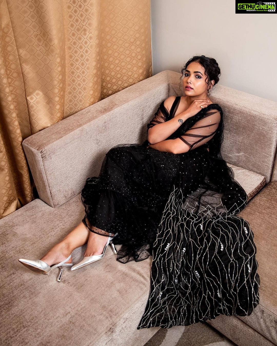 Anupama Gowda Instagram - SIIMA 2023🖤 It was very difficult to decide want I wanted to wear but all I knew was I wanted to give a hint of saree and something comfortable and fun and very much me. Always loved wearing what @kalasthreebytejaswinikranthi (Teju) designed to all my personal and professional events and we thought this time why not take Kalasthree (our home grown brand ) to the red carpet and siima stage! And the rest you’re seeing in the pictures ♥️ This is a very beautiful piece which is so me , has a hint of saree , super comfortable and fun. A lot of effort went behind putting this look together, From the bottom of my heart I really want to thank kalasthree master and tailors who loved stiching this piece and worked really hard doing every tiny lill details so perfect and honestly without you guys a fabric will remain just fabric. Tejamma @tejukranthi thank you for always having my back and giving me the best always and also for cheering me up. Khushi @khushi_jagadisha - I have seen you working really hard every time and also try my outfits before me to make sure everything goes well. You guys are the best Thank you ♥️ Varun thank you so much for clicking my pictures ♥️ My amazing team Outfit : @kalasthreebytejaswinikranthi Designed and styled : @tejukranthi @khushi_jagadisha Jewellery: @miabytanishq Picture courtesy: @varun_mk Hilton Dubai Al Habtoor City