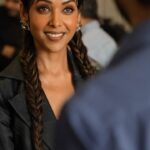 Anupriya Goenka Instagram - Baton baton mein… with @milan.a.luthria @tahirrajbhasin @anjumsharma and @nishantdahhiya 😃😃 Promotions become so special - cause one relives the memory of the shoot, the character and it feels like a celebration of hard work, meeting the team after so long, with big smiles and racing heart beats… just before the release. Moreover - got to know Milan sir, my lovely Co-actors even better during the sessions 🤗🤗 Book your date - #sultanofdelhi 13th October - on @disneyplushotstar @milan.a.luthria @suparnverma @dekhodekho @castingchhabra @imouniroy @nishantdahhiya @itsharleensethi @mehreenpirzadaa @pathakvinay #vishnurao and the rest of fabulous cast and crew! Don’t miss the end! Trivia - apparently I ended up wearing contacts - where each eye color was different -a wrong batch, the first time I managed to wear them - n thru half the day - one eye looked different than the other. 😂 Also, sort of completed my GOT hair fetish, as I knew that true to being Shankari, I can go a little ott during interviews 😃😅 - that’s the power of Sultan of Delhi, none of us actors wanted to let go of a chance of representing our character looks, any way we could. Makeup @komzy_le Hair @kahkashaaaan Pr @mulberry_media Pic credit @dreamdraftfilms Managed by @bluebuzz.in #media #promotions #fyp
