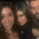 Anupriya Goenka Instagram - The feeling of celebrating the success of a shared effort - a journey taken together is unparalleled.. I have got to know these lovely ppl and many more thanks to #sultanofdelhi Thank you for embracing and loving it and for making our hearts full - #sultanofdelhi is amongst the top 5 shows!! ❤️❤️ With this fab team @tahirrajbhasin @anjumsharma @dekhodekho @imouniroy @mehreenpirzadaa @milan.a.luthria