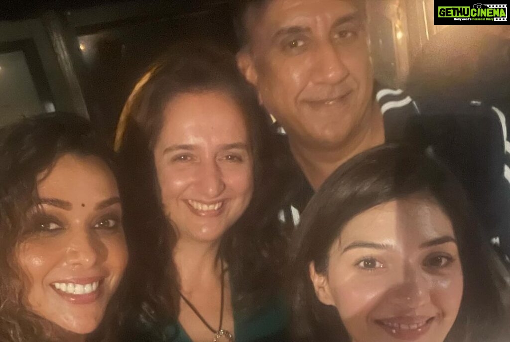 Anupriya Goenka Instagram - The feeling of celebrating the success of a shared effort - a journey taken together is unparalleled.. I have got to know these lovely ppl and many more thanks to #sultanofdelhi Thank you for embracing and loving it and for making our hearts full - #sultanofdelhi is amongst the top 5 shows!! ❤❤ With this fab team @tahirrajbhasin @anjumsharma @dekhodekho @imouniroy @mehreenpirzadaa @milan.a.luthria
