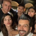 Anupriya Goenka Instagram - The feeling of celebrating the success of a shared effort - a journey taken together is unparalleled.. I have got to know these lovely ppl and many more thanks to #sultanofdelhi Thank you for embracing and loving it and for making our hearts full - #sultanofdelhi is amongst the top 5 shows!! ❤️❤️ With this fab team @tahirrajbhasin @anjumsharma @dekhodekho @imouniroy @mehreenpirzadaa @milan.a.luthria