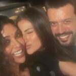 Anupriya Goenka Instagram - The feeling of celebrating the success of a shared effort - a journey taken together is unparalleled.. I have got to know these lovely ppl and many more thanks to #sultanofdelhi Thank you for embracing and loving it and for making our hearts full - #sultanofdelhi is amongst the top 5 shows!! ❤️❤️ With this fab team @tahirrajbhasin @anjumsharma @dekhodekho @imouniroy @mehreenpirzadaa @milan.a.luthria