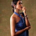 Anupriya Goenka Instagram - Thank you guys - for giving us so much love and for the continued appreciation for Shankari ❤️ heart is full ❤️ I had such a wonderful time during Lucknow promotions - with the fab co- actors and ofcourse our Milan sir @milan.a.luthria @tahirrajbhasin @anjumsharma 🤗🤗🤗 Can’t wait to share our memories from the trip! We did this shoot after a crazy day of promotions - being totally worn out - unless me and @komzy_le started tripping on music and @deepak_guptap_photography had to click me in between my random dancing. 😅 Thanks @labeld Dimple - i simply love your creations - this saree is 🔥 Hmu @komzy_le @kahkashaaaan 🤗🤗 Styled by @alapatideepti Jewelry @amamajewels Shoes @zara #promotions #sultanofdelhi #shankari #lucknow