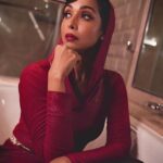 Anupriya Goenka Instagram - Shankari ❤️❤️ This was one of my most favourite looks from the show for Shankari.. Thank you @jiaandmallika for doing such a stellar job and for being such fabulous collaborators! #sultanofdelhi 13th October - on @disneyplushotstar @milan.a.luthria @suparnverma @dekhodekho @castingchhabra @imouniroy @nishantdahhiya @itsharleensethi @mehreenpirzadaa @pathakvinay #vishnurao and the rest of fabulous cast and crew Makeup @komzy_le Hair @kahkashaaaan Pr @mulberry_media Pic credit @filmybug_ent Managed by @bluebuzz.in #sultan #promotions #fyp