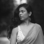 Anurita Jha Instagram - Longings …👄👄 . . . . . . . . . . . . . . . . . . Created by @isumitbaruah Wearing @yarnindiee . . . . . #reels #reelsinstagram #reelitfeelit #anurittakjha