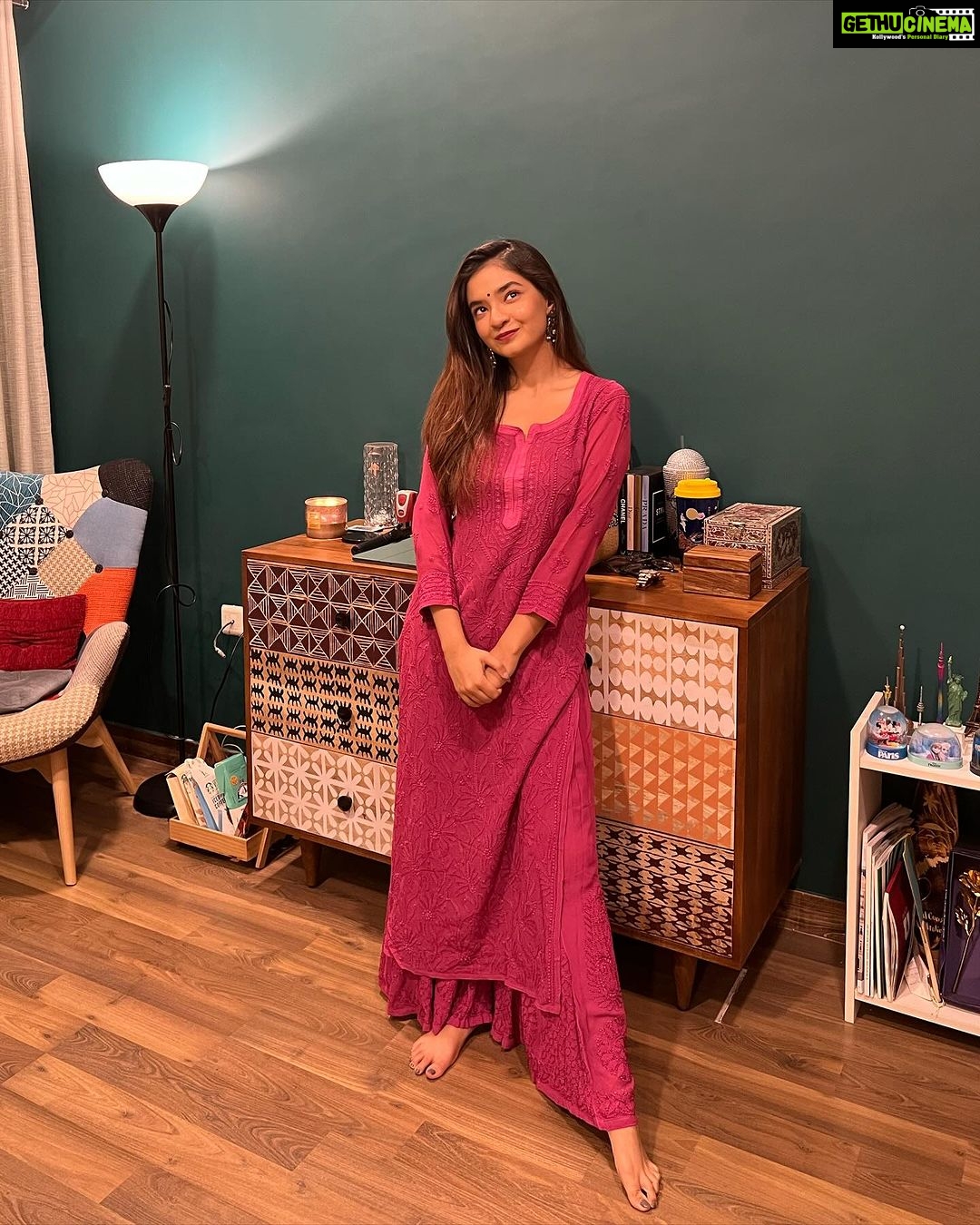 Anushka Sen Instagram - Chaleya, Teri ooree 💕 . Wearing @lucknow_i_chikan