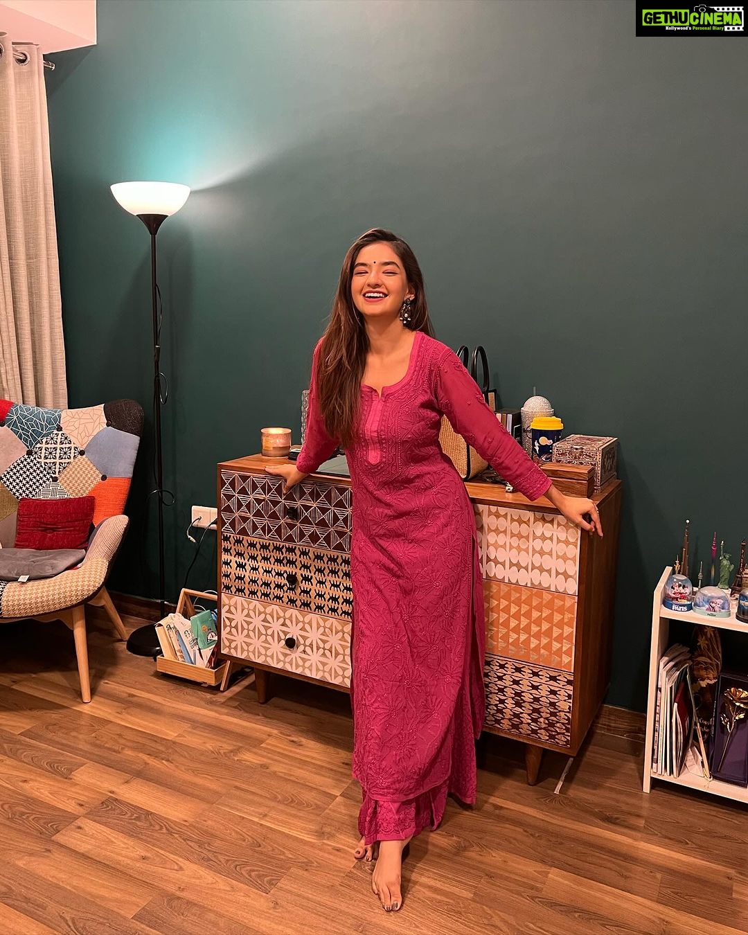 Anushka Sen Instagram - Chaleya, Teri ooree 💕 . Wearing @lucknow_i_chikan