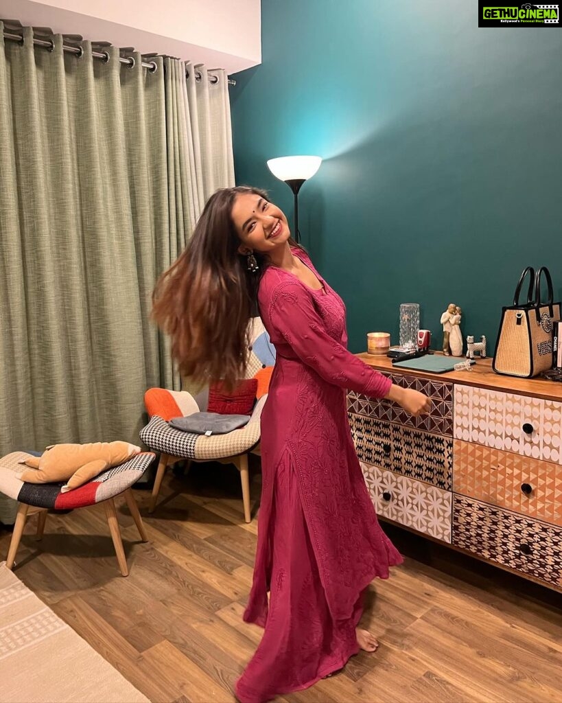 Anushka Sen Instagram - Chaleya, Teri ooree 💕 . Wearing @lucknow_i_chikan