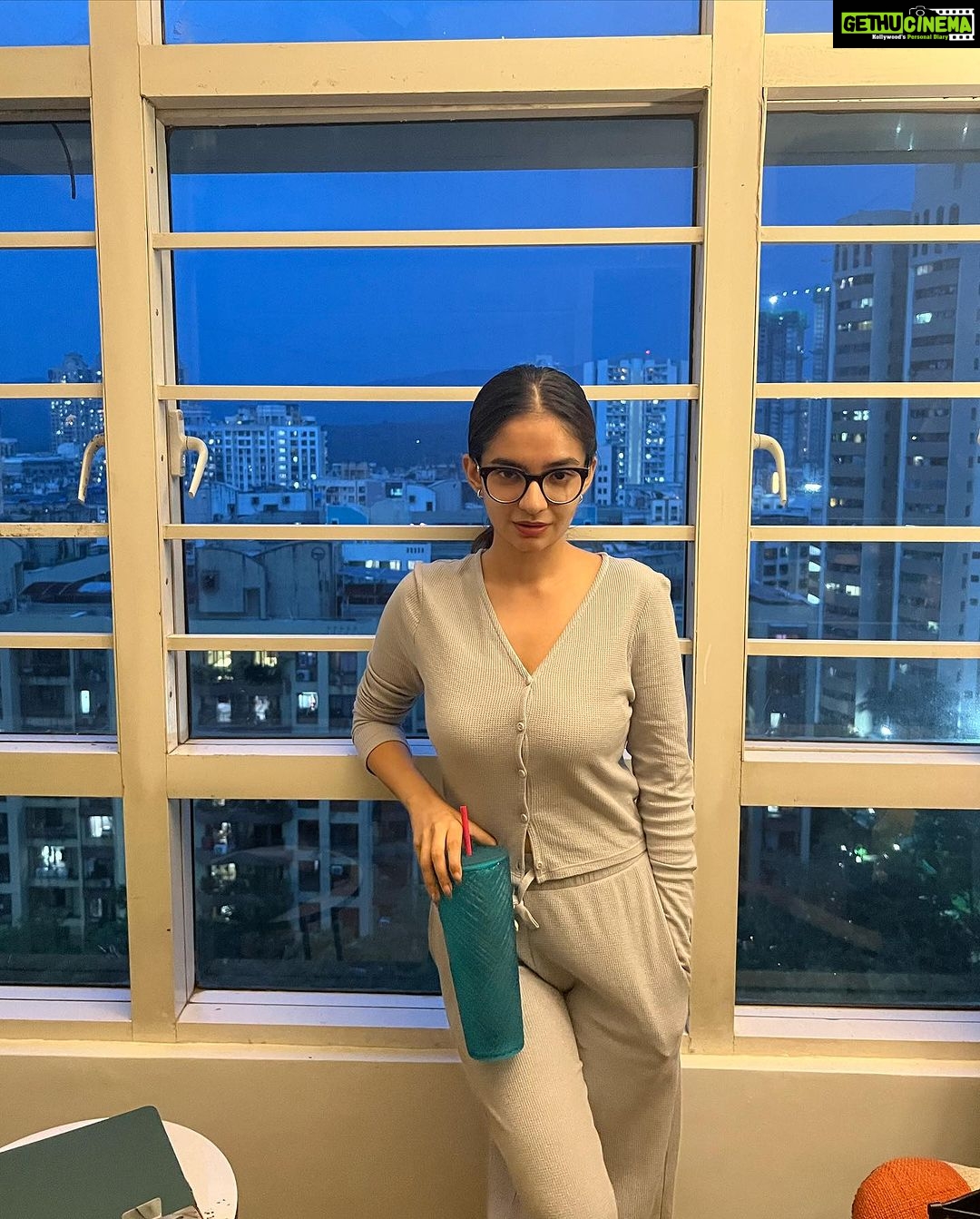 Anushka Sen Instagram - episode name : October begins 🦥