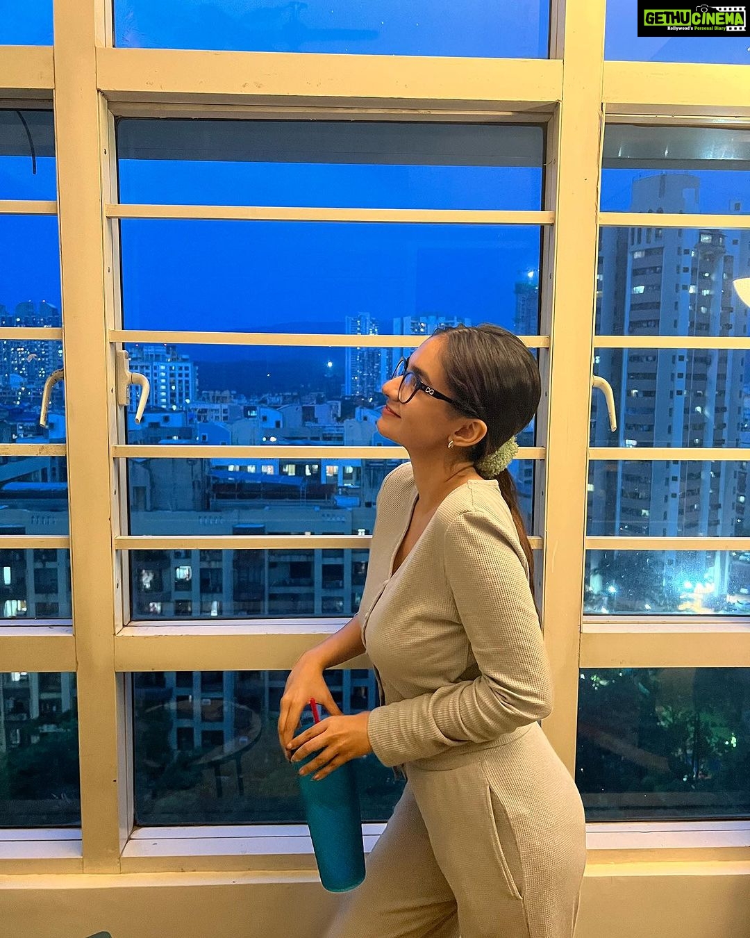 Anushka Sen Instagram - episode name : October begins 🦥