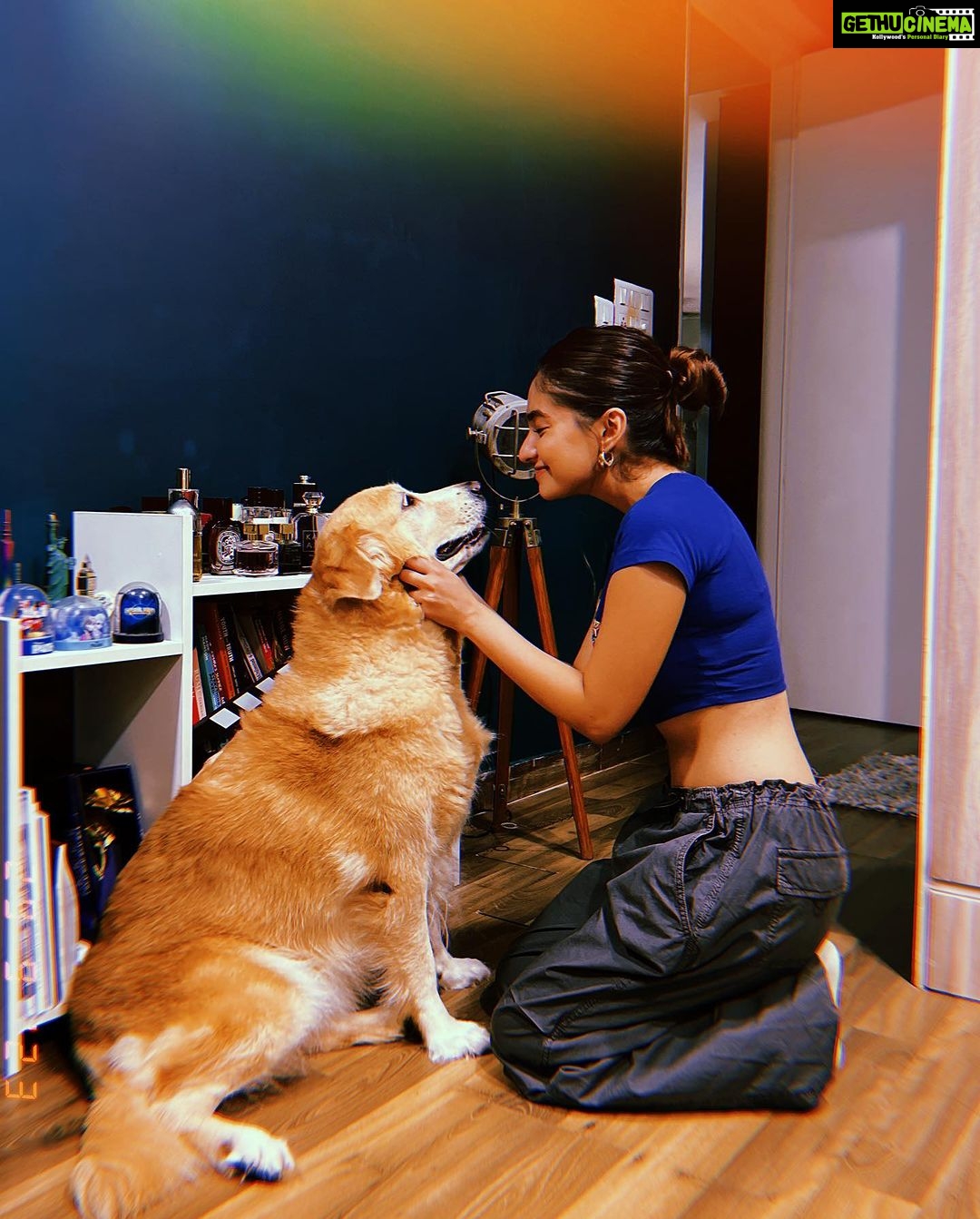 Anushka Sen Instagram - Home 🏡 . Top @bonkers.corner ✨