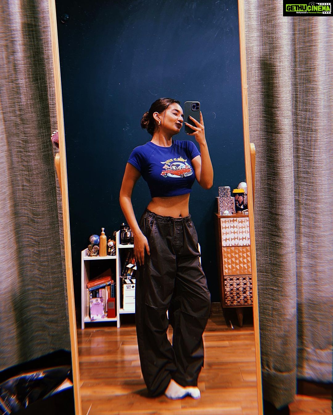Anushka Sen Instagram - Home 🏡 . Top @bonkers.corner ✨