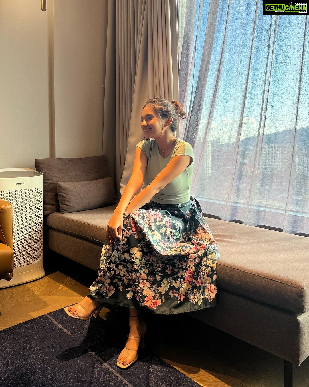 Anushka Sen Instagram - 🫰🫰🫰✨✨✨ Modern Hanbok Seoul, Korea