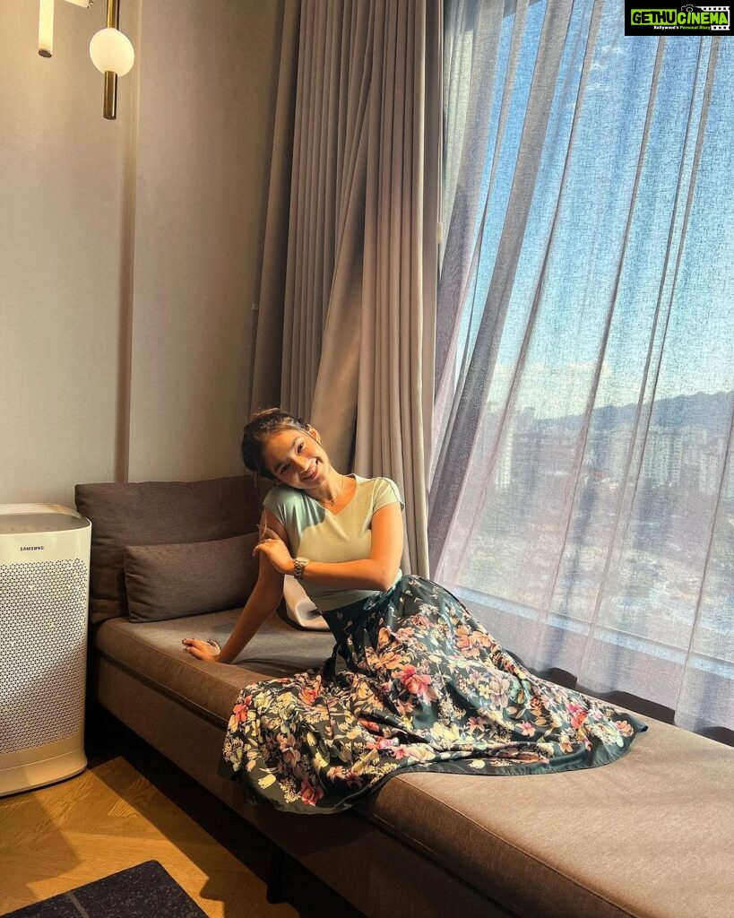 Anushka Sen Instagram - 🫰🫰🫰✨✨✨ Modern Hanbok Seoul, Korea