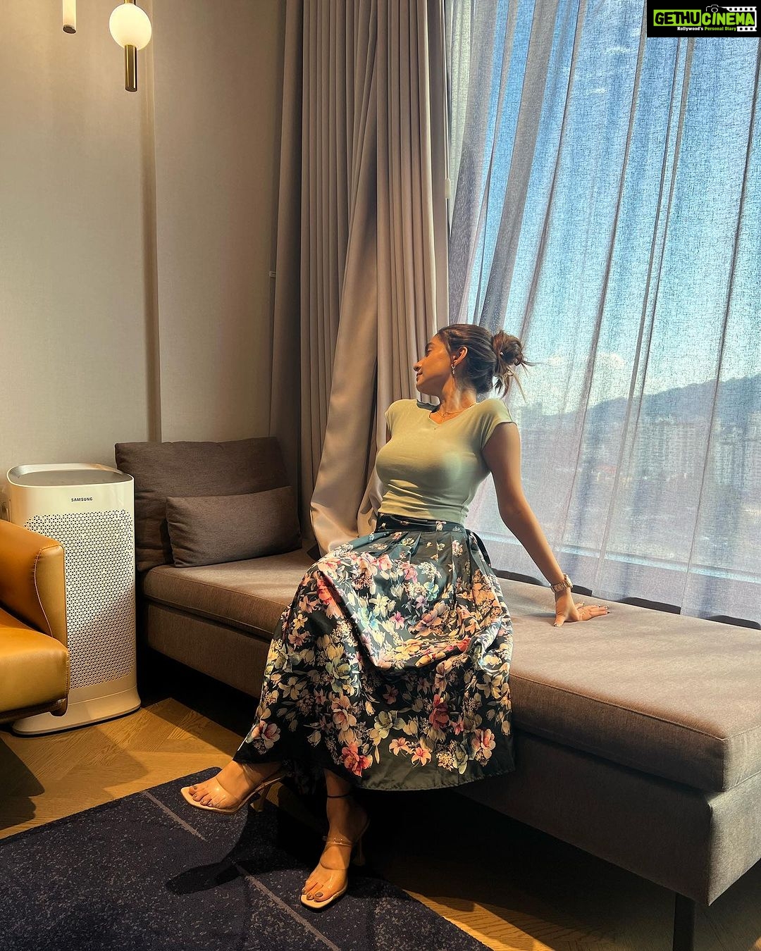 Anushka Sen Instagram - 🫰🫰🫰✨✨✨ Modern Hanbok Seoul, Korea