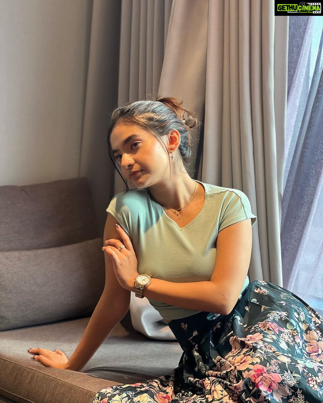Anushka Sen Instagram - 🫰🫰🫰✨✨✨ Modern Hanbok Seoul, Korea