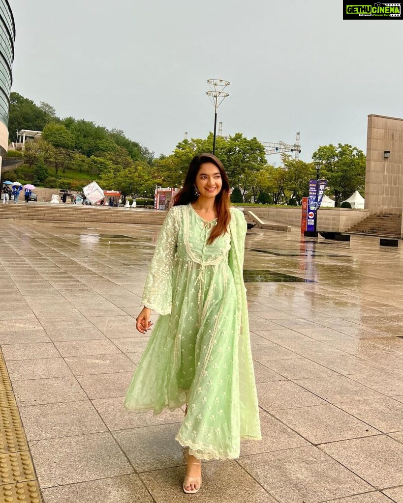 Anushka Sen Instagram - Having a desi moment in Korea 🙏🇰🇷🇮🇳 . Outfit @shopmulmul Jeonju, Korea
