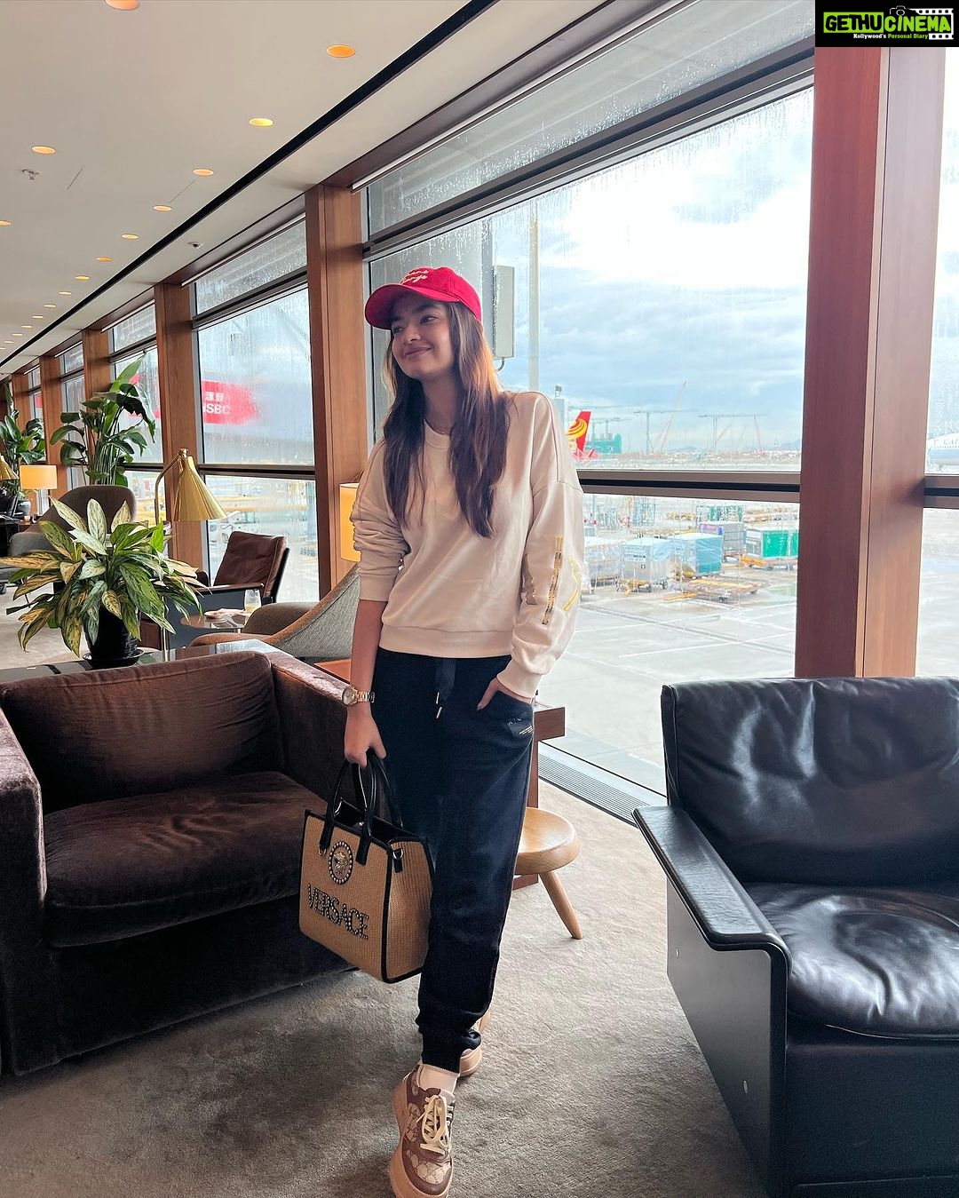 Anushka Sen Instagram - Where next? ✈️ The Pier - 玉衡堂 Cathay Pacific Business Class Lounge