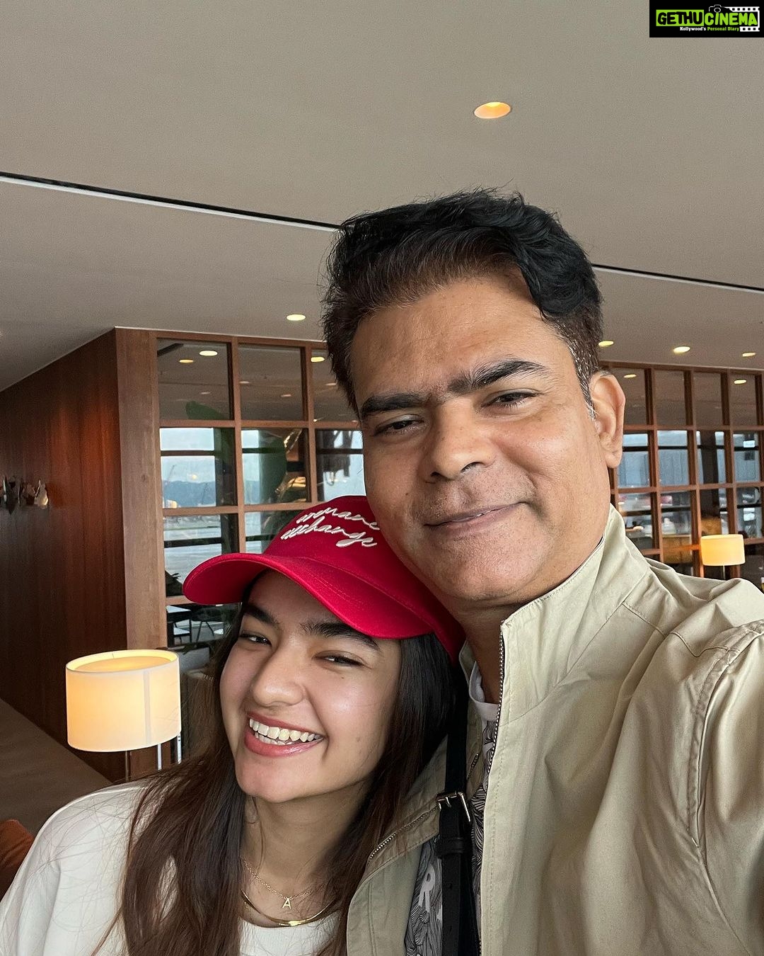 Anushka Sen Instagram - Where next? ✈️ The Pier - 玉衡堂 Cathay Pacific Business Class Lounge