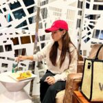 Anushka Sen Instagram - Where next? ✈️ The Pier - 玉衡堂 Cathay Pacific Business Class Lounge