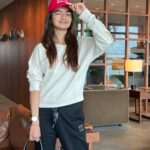 Anushka Sen Instagram - Where next? ✈️ The Pier - 玉衡堂 Cathay Pacific Business Class Lounge