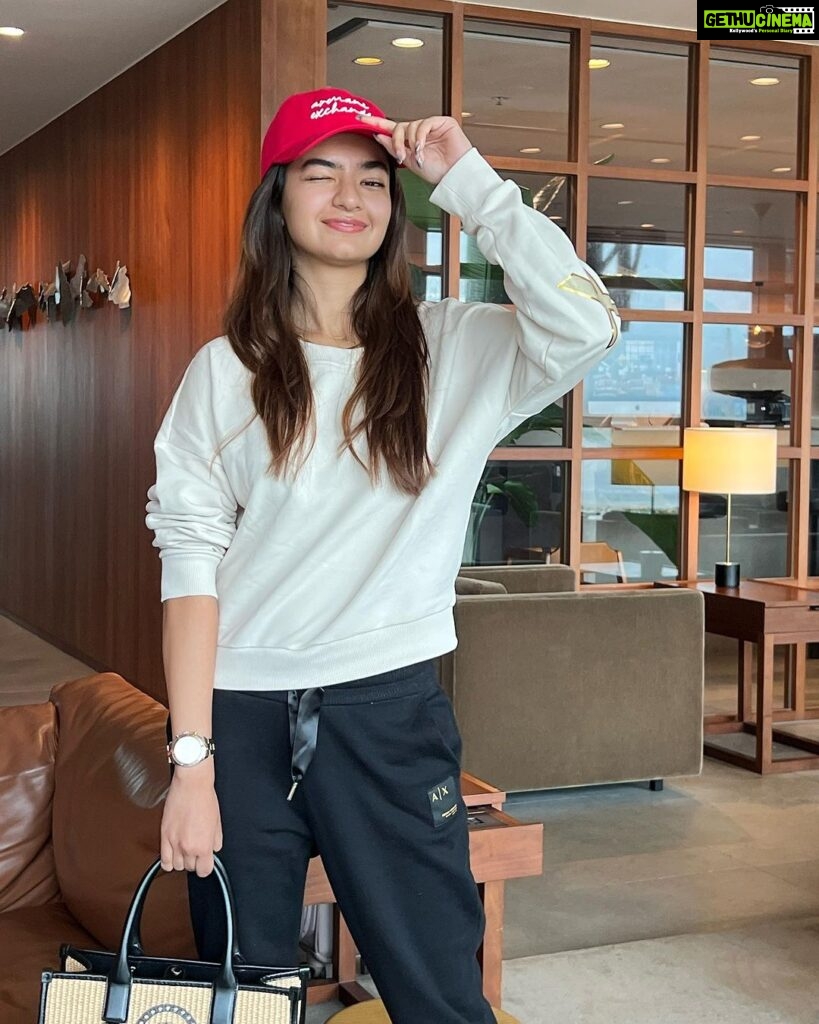 Anushka Sen Instagram - Where next? ✈️ The Pier - 玉衡堂 Cathay Pacific Business Class Lounge