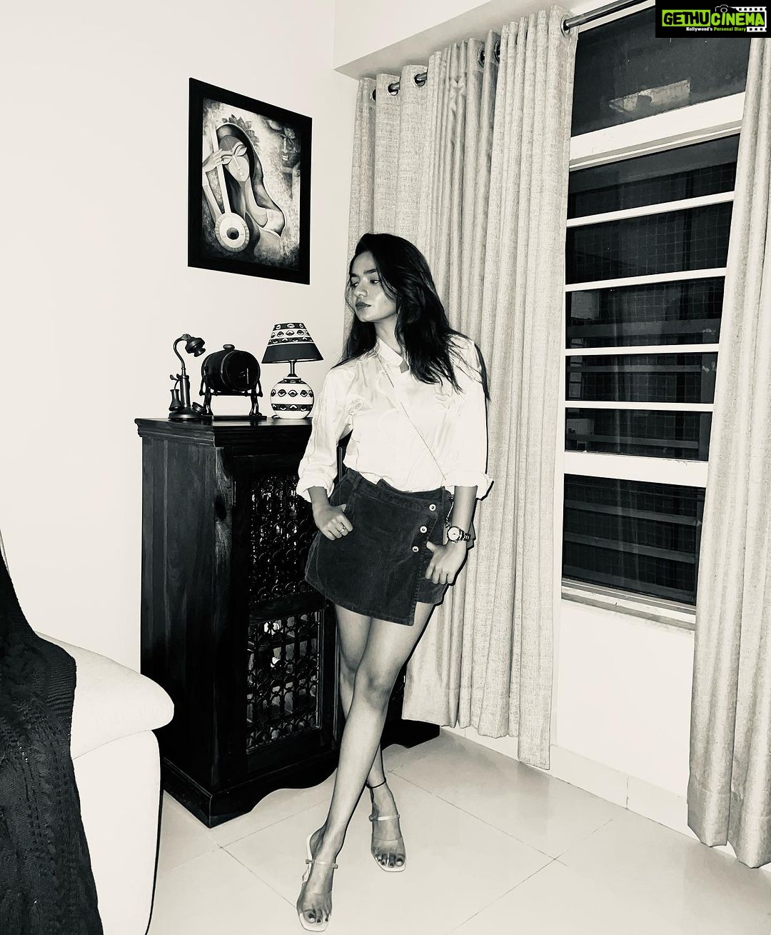 Anushka Sen Instagram - September is going away so fast 👀