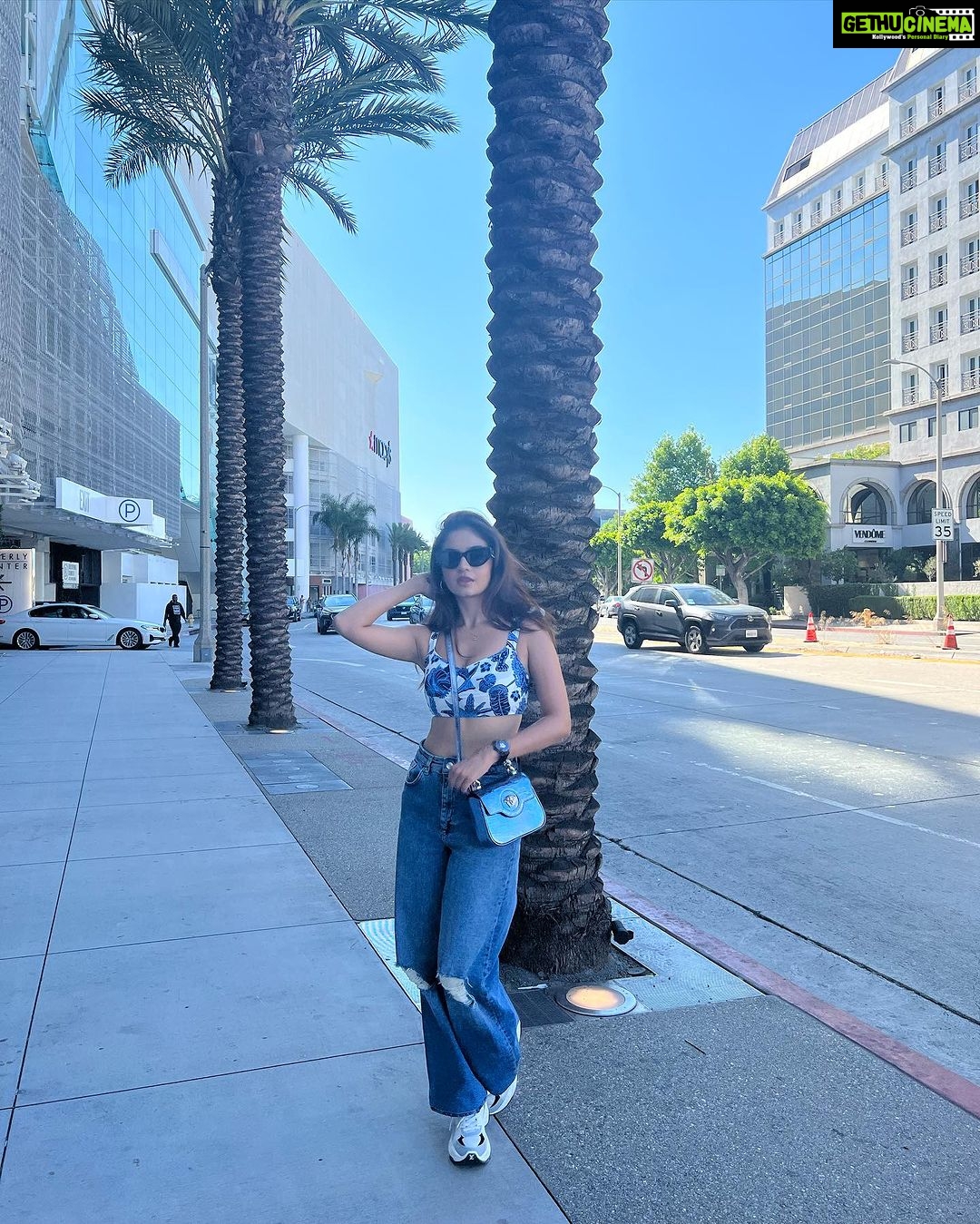 Anushka Sen Instagram - 💕🦦🦋✨🤗 United States of America