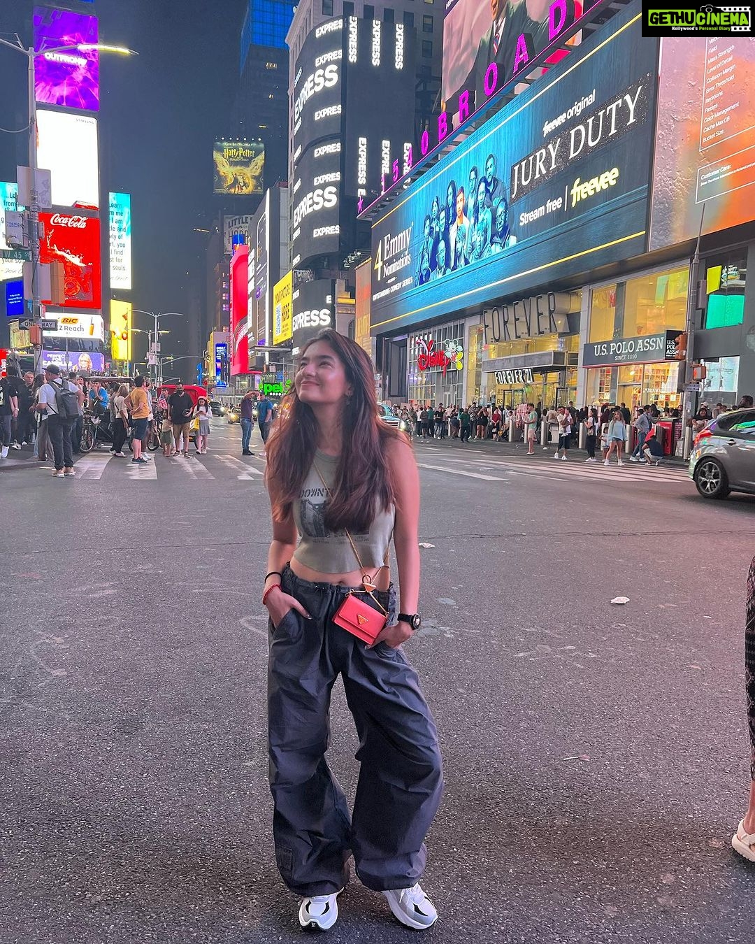 Anushka Sen Instagram - 💕🦦🦋✨🤗 United States of America
