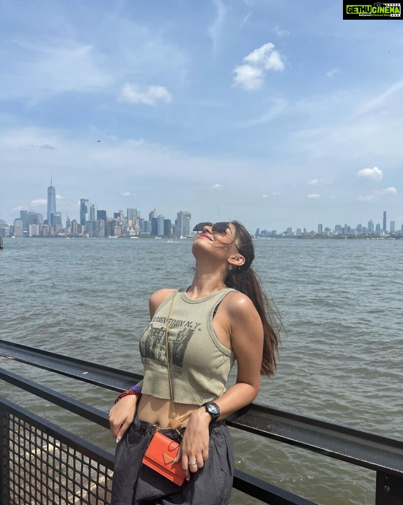 Anushka Sen Instagram - 💕🦦🦋✨🤗 United States of America