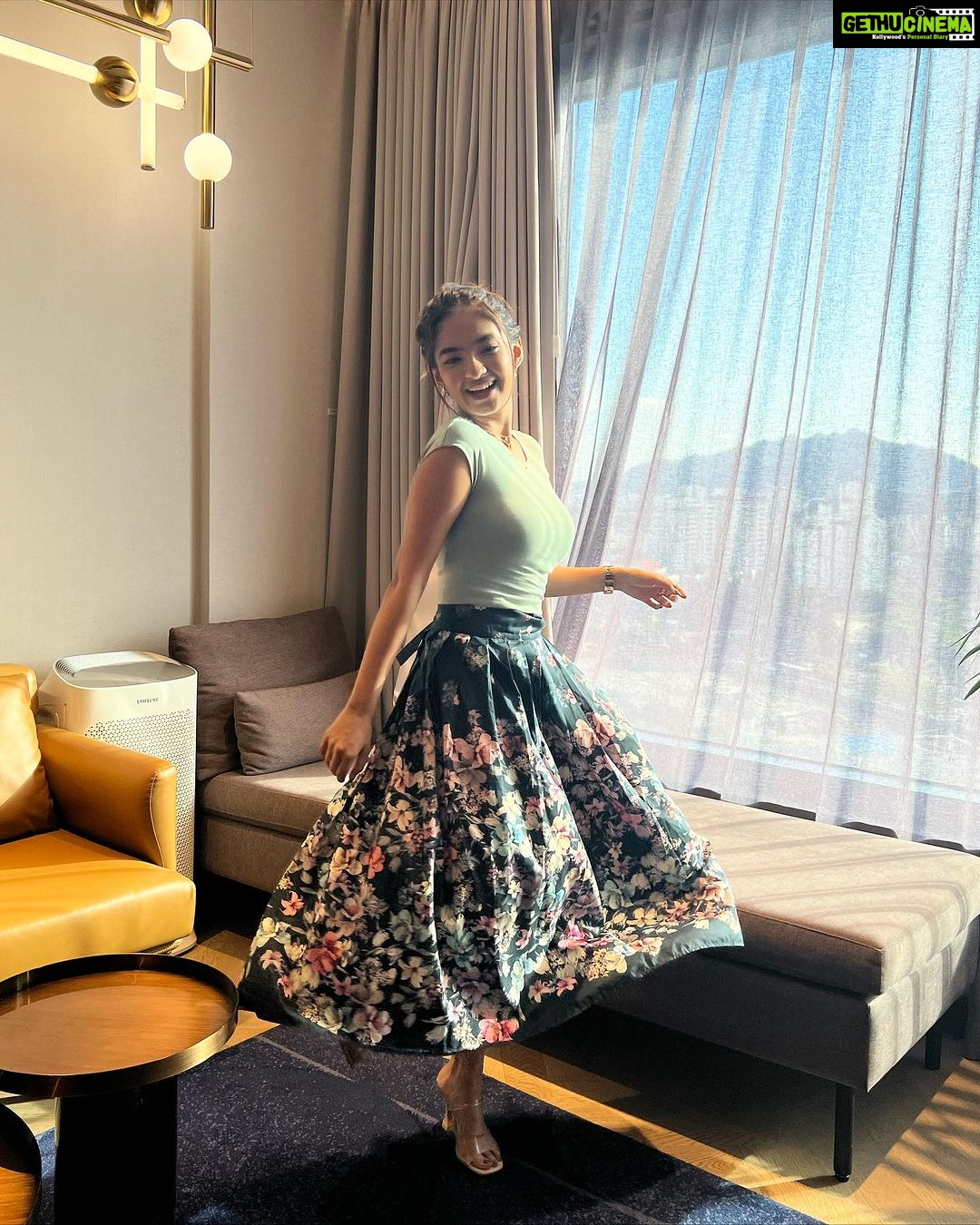 Anushka Sen Instagram - 🫰🫰🫰✨✨✨ Modern Hanbok Seoul, Korea