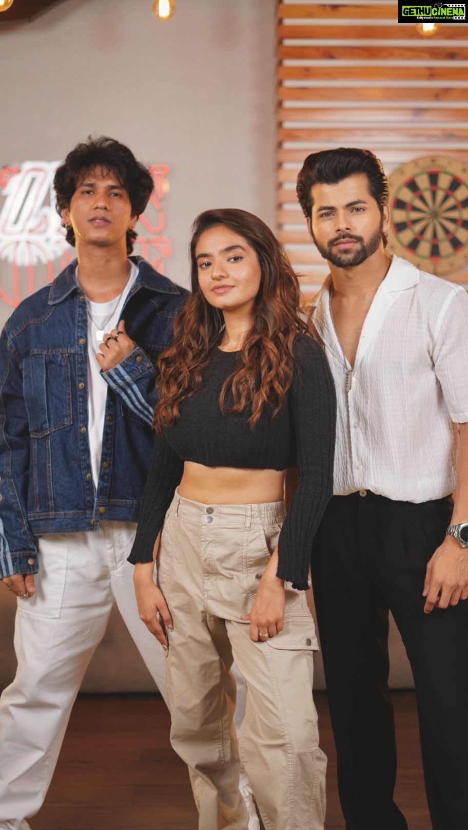 Anushka Sen Instagram - PRESENTING ANOTHER BANGER TERI AADAT 2 🔥🔥🔥 . . In @abhiduttofficial voice , the master ✨ With the real G’s @thesiddharthnigam @anushkasen0408 ❤️❤️ GO AND REMAKE THE HOOK AND TAG US ❤️ #shehzaankhan #shehzaankhanchoreography #siddharthnigam #anushkasen #teriaadat2 #reels #reel #reelsinstagram #reelsindia #reelitfeelit #reelsvideo #explorepage #explore #fyp #trending #trend #trendingreels #neverstopexploring