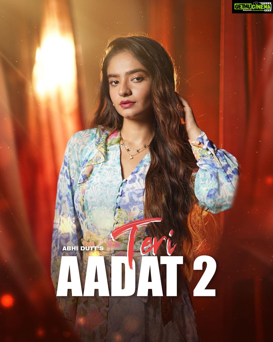 Anushka Sen Instagram - @anushkasen0408 takes us on a rollercoaster of emotions as she seamlessly fights between fierce determination and passionate love ❤️ Sung & Composed by: @abhiduttofficial Featuring: @thesiddharthnigam, @anushkasen0408 & @haanjiharshhh Presented to you by #SanjayKukreja, @remodsouza & @blivemusic.in Created by: @mkblivemusic Produced by: @varshablive & @suurajsinnghblive Directed by: @nitinfcp & @onlinenadeem Lyrics by: @aseemabbasee Music produced by: @aishwarytripathi #TeriAadat #TeriAadat2 #ComingSoon #FirstLook #comingsoon #BLive #BLiveMusic #AbhiDutt #AbhiDuttOfficial #AbhiDuttBLive #TeriAadat #SiddharthNigam #AnushkaSen #Nostalgia #Love #Romance #LoveStory #RomanticSong #Romance #Mystery #Sidnushka #Anusid #SiddharthNigam #TheSiddharthNigam #PowerOfSiddharthNigam #Sidnushkians #AnushkaSen