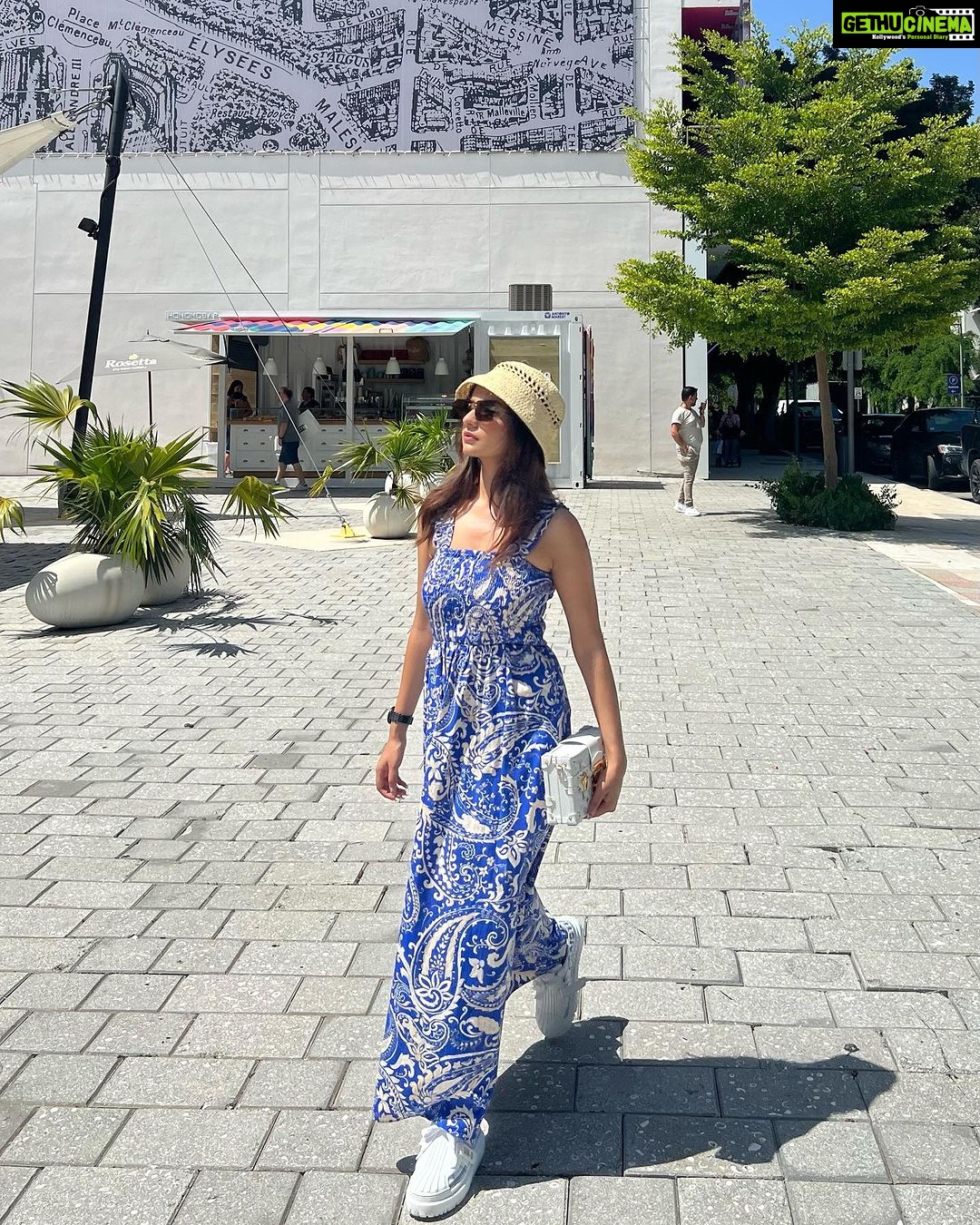 Anushka Sen Instagram - Miami days 🪄🛍️☀️🌻 Miami Design District