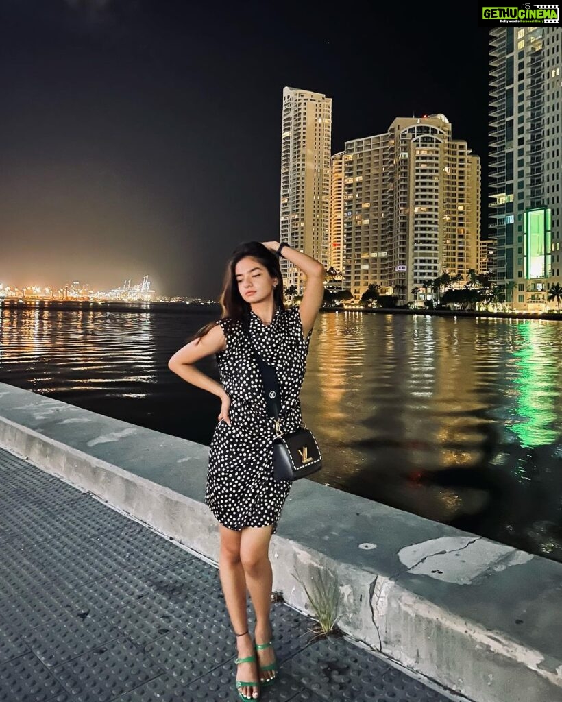 Anushka Sen Instagram - Miami nights 🪄✨🌙 Miami, Florida