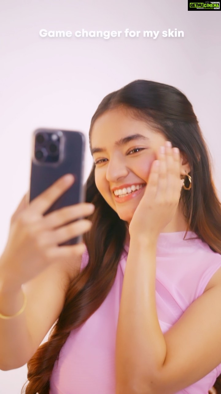 Anushka Sen Instagram - Here’s my secret to #GlowHamesha despite the long shoot hours! ✨ This holy grail Rice Water Bright Foaming Cleanser removes every ounce of dirt & dullness, plus brightens my skin from within. And the best part - now it comes in a mini size of 50ml at just Rs.349! If you hurry then you can get it at 15% Off 💕 Use the exclusive code “KIT15” on The Face Shop website and get it for Rs.299, along with a free pouch & headband 😍 This cleanser is also available on Nykaa, Amazon, Symtten, Myntra and other platforms #ad