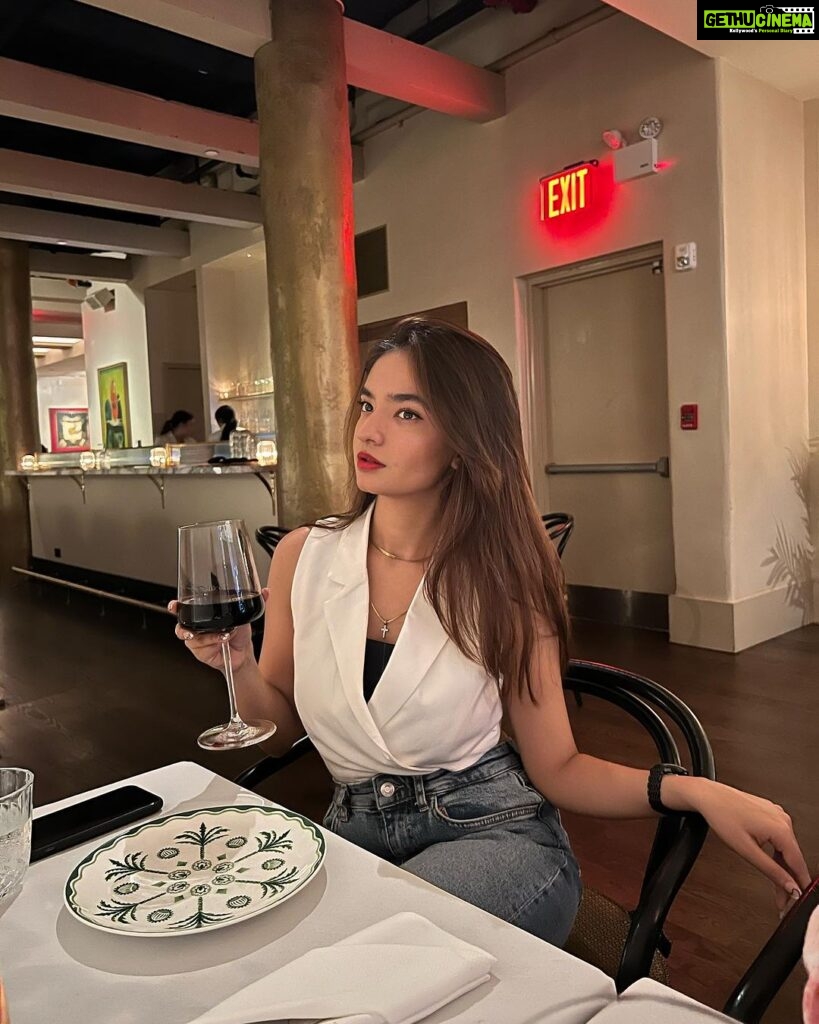 Anushka Sen Instagram - 21st birthday dinner 🤍🥳💕 SONA