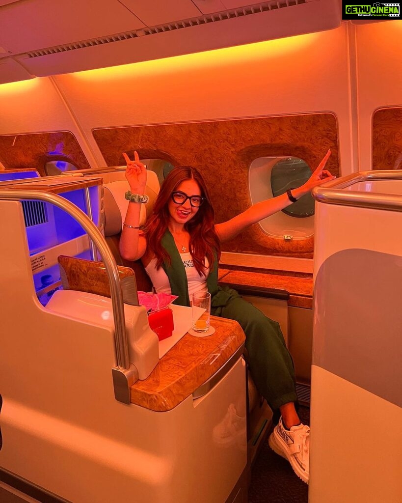 Anushka Sen Instagram - Guess where next? ✈️ #Sen21 Dubai International Airport, Dubai.