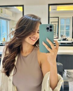 Anushka Sen Instagram - new hair 😚🤍