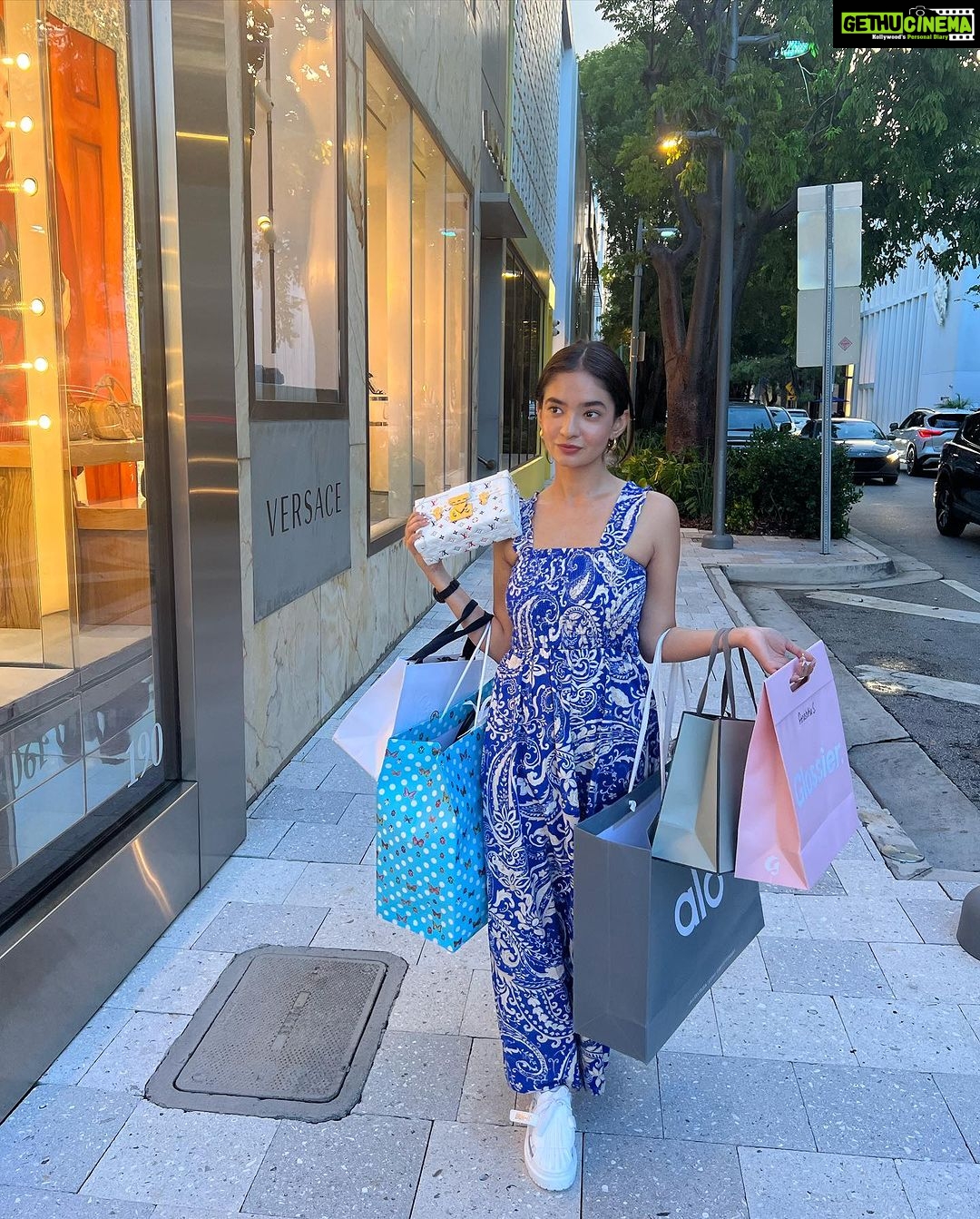 Anushka Sen Instagram - American Dream 🦋✨💕🦦 #photodump United States of America