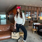 Anushka Sen Instagram - Where next? ✈️ The Pier - 玉衡堂 Cathay Pacific Business Class Lounge