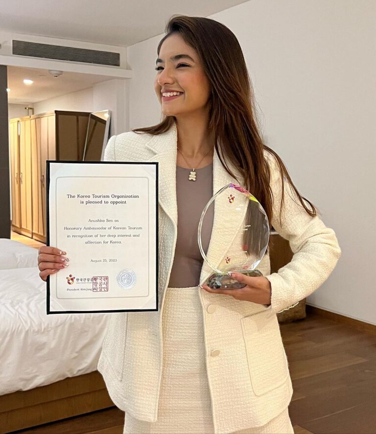 Anushka Sen Instagram - Immensely happy and excited to announce that I’ve been appointed as the ‘Honorary Brand Ambassador’ of Korean Tourism. Thanks to Korea Tourism Organization for giving me this big opportunity, it was my dream to become the bridge between Korea and India, and now it’s comes true. @kto_india ✈️✨🙏 🇮🇳🇰🇷