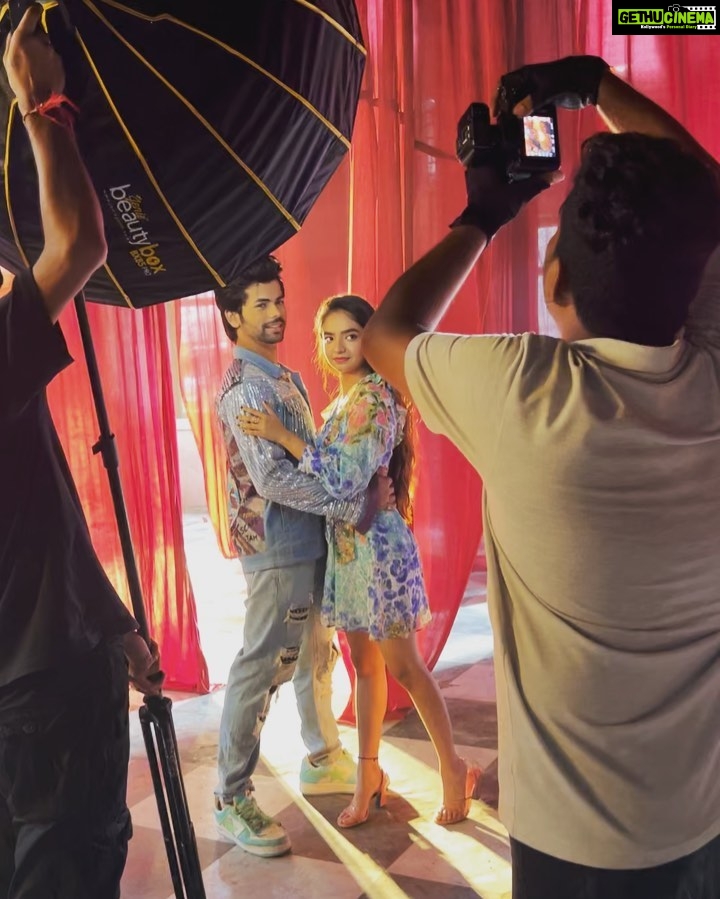 Anushka Sen Instagram - Some BTS from Teri Aadat 2!! Thank you for so much loveee! 1M in just few hours wohooo 🥰 #teriaadat2