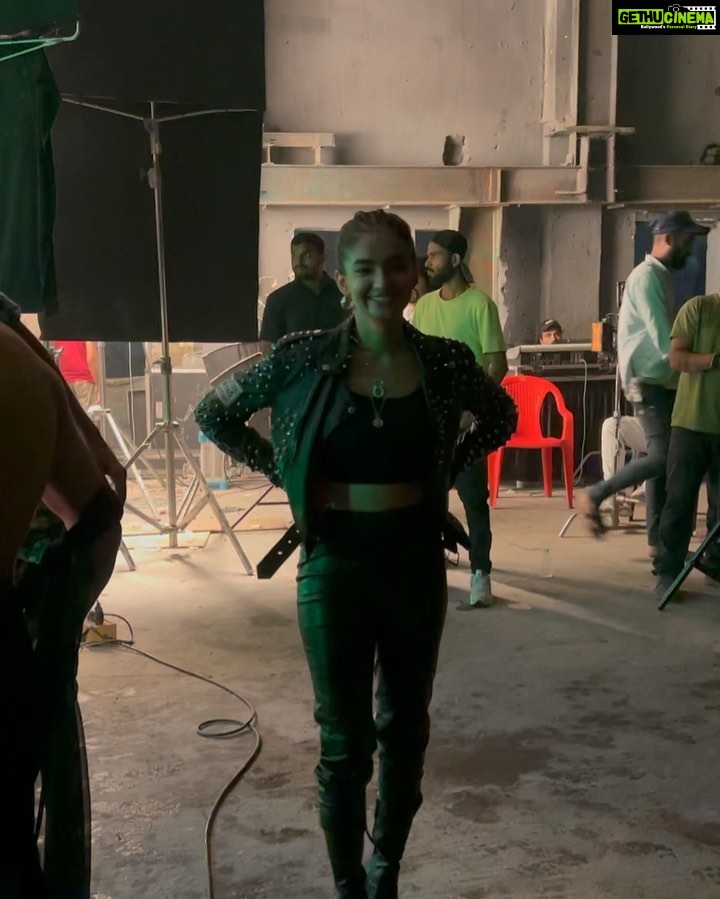 Anushka Sen Instagram - Some BTS from Teri Aadat 2!! Thank you for so much loveee! 1M in just few hours wohooo 🥰 #teriaadat2