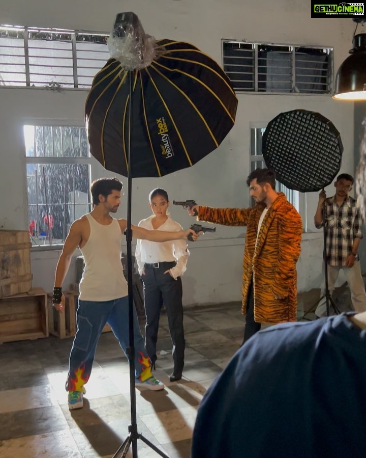 Anushka Sen Instagram - Some BTS from Teri Aadat 2!! Thank you for so much loveee! 1M in just few hours wohooo 🥰 #teriaadat2