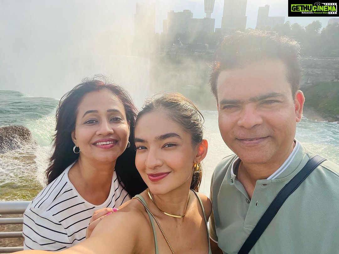Anushka Sen Instagram - Around the world with my two most favourite people in the world. I love you both so much! We have traveled almost 15 countries together! And here’s to travelling the whole world together #senfamily USA